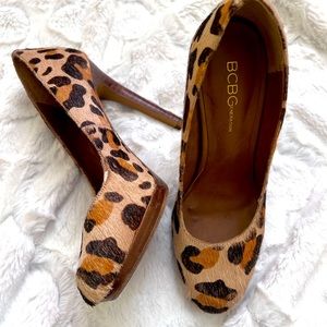 Cutest leopard bcbg heels size 4.5